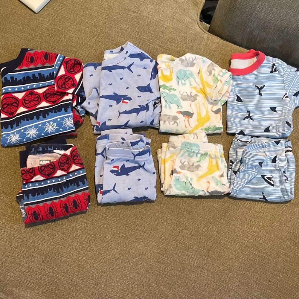 Gap marvel 4T boys pajama sets